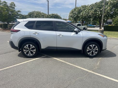 Certified 2022 Nissan Rogue SV w/ SV Premium Package FWD image 4
