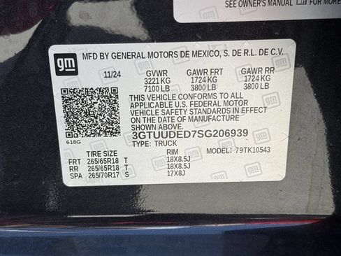 Used 2025 GMC Sierra 1500 SLT AWD/4WD image 32
