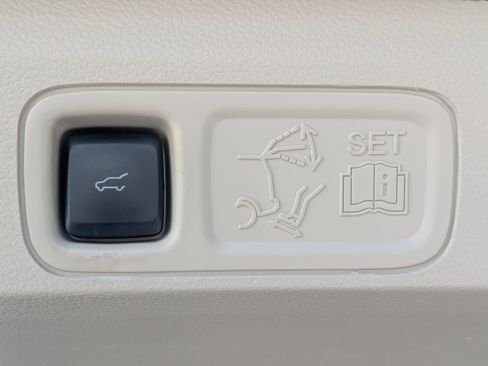 Used 2021 Lincoln Navigator Reserve image 14