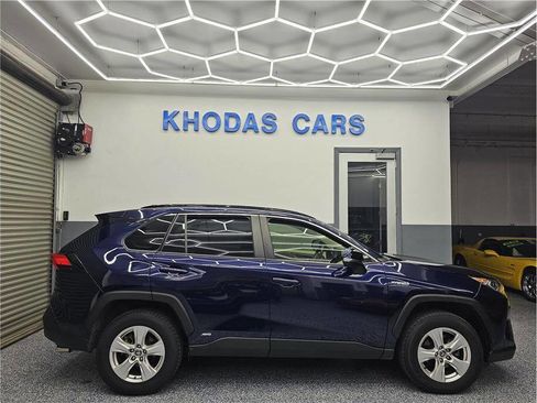 Used 2020 Toyota RAV4 XLE image 5