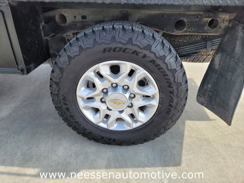 Used 2022 Chevrolet Silverado 2500 LT w/ Convenience Package image 34