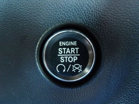 Used 2010 Dodge Challenger R/T RWD image 19