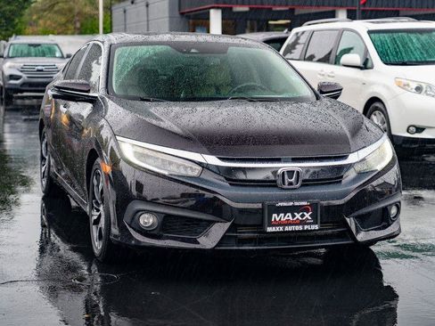 Used 2017 Honda Civic Touring image 2
