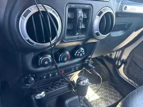 Used 2013 Jeep Wrangler Unlimited Sahara w/ Dual Top Group AWD/4WD image 18
