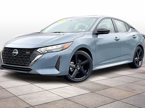 Used 2024 Nissan Sentra SR w/ SR Premium Package image 2