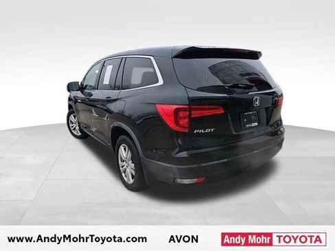 Used 2017 Honda Pilot LX image 4