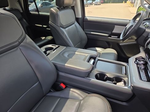 Certified 2025 Ford Expedition Active AWD/4WD image 39
