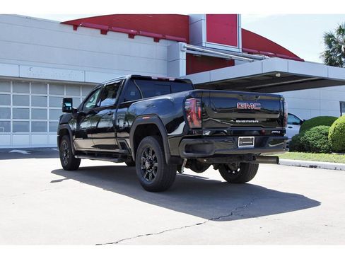 Used 2024 GMC Sierra 2500 AT4 w/ AT4 Preferred Package AWD/4WD image 3
