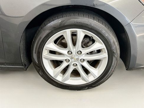 Used 2017 Chevrolet Malibu LT FWD image 11