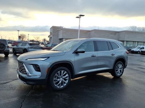 Used 2025 Buick Enclave Preferred image 10