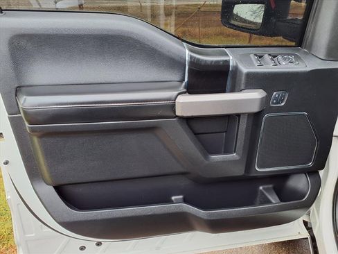 Used 2018 Ford F150 Platinum w/ Technology Package image 12