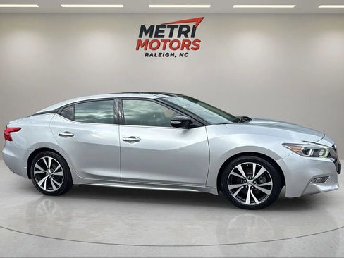 Used 2017 Nissan Maxima Platinum image 3