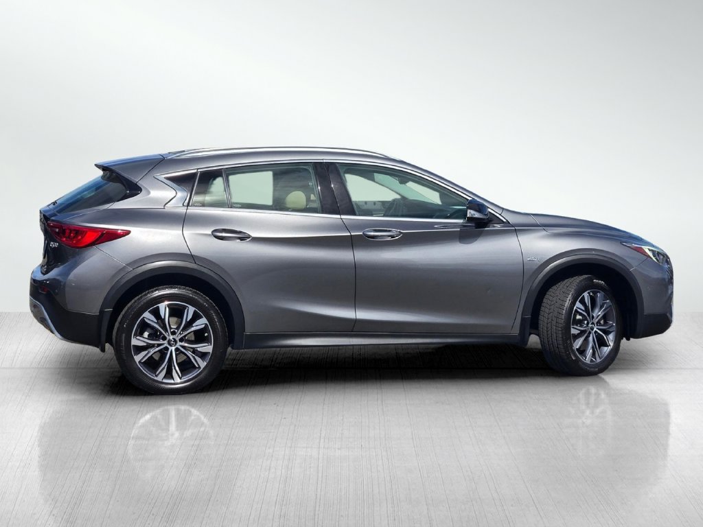 Used 2017 INFINITI QX30 Premium w/ Navigation Package AWD/4WD image 3
