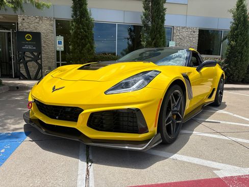 Used 2019 Chevrolet Corvette ZR1 RWD image 2