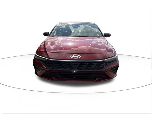 Certified 2025 Hyundai Elantra Sport image 8