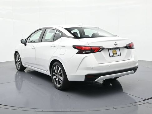 Used 2022 Nissan Versa SV FWD image 8