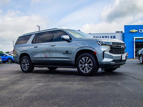 Used 2023 Chevrolet Suburban RST w/ Luxury Package AWD/4WD image 9