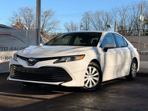 Used 2020 Toyota Camry LE image 1