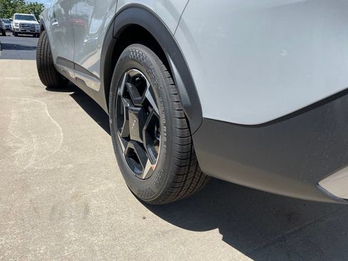 New 2026 Kia Sportage EX FWD image 17