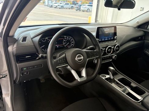 Used 2024 Nissan Sentra SV FWD image 2