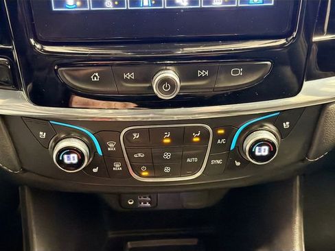 Used 2022 Chevrolet Traverse Premier image 15