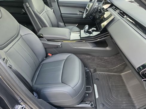 Used 2026 Land Rover Range Rover Sport SE AWD/4WD image 3
