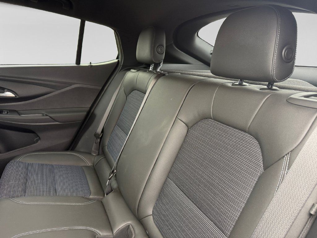 Used 2025 Buick Envista Preferred FWD image 35