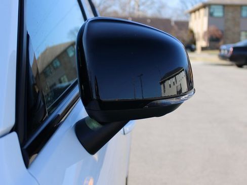 Used 2025 Volvo XC40 B5 Plus image 7