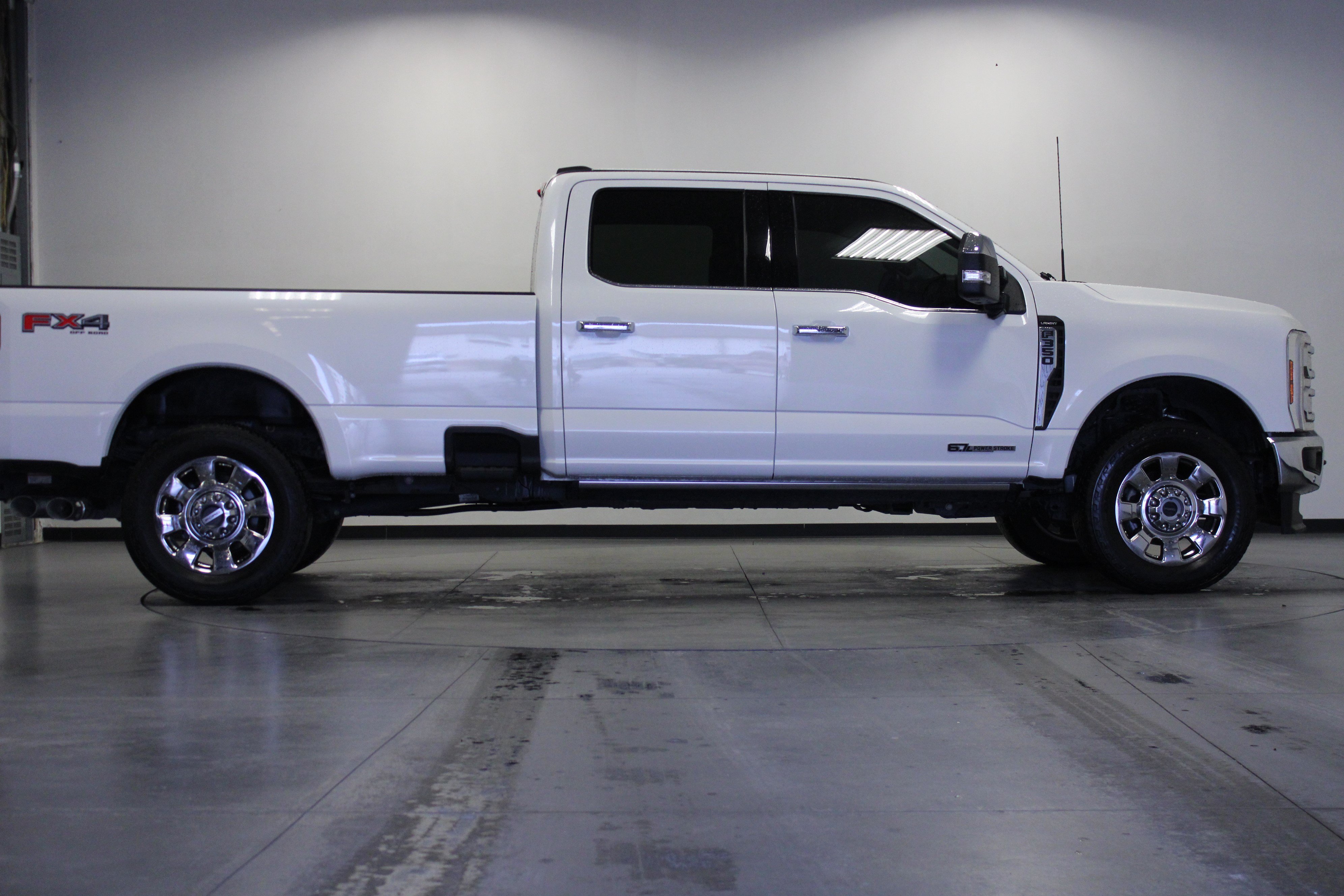 Used 2025 Ford F350 Lariat w/ Lariat Ultimate Package AWD/4WD image 3