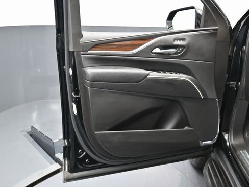 Used 2023 Cadillac Escalade ESV Premium Luxury image 46