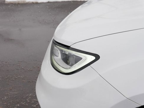 Used 2024 Chrysler Pacifica Touring-L image 16