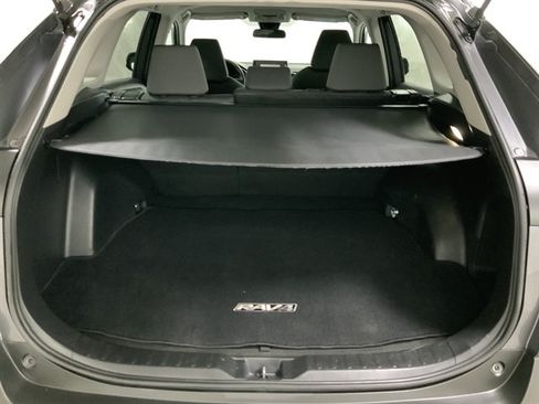 Used 2022 Toyota RAV4 XLE AWD/4WD image 10