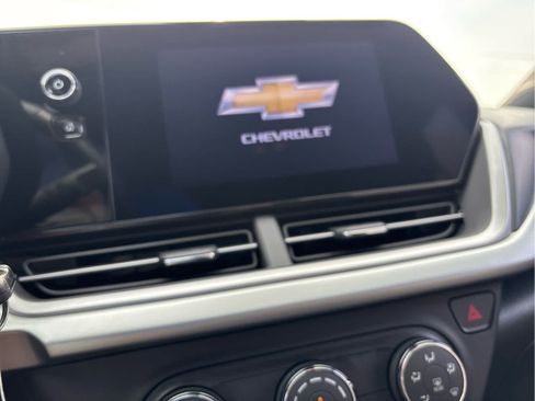 Used 2024 Chevrolet Trax RS w/ Driver Confidence Package FWD image 11