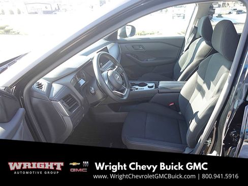 Used 2024 Nissan Rogue S image 12