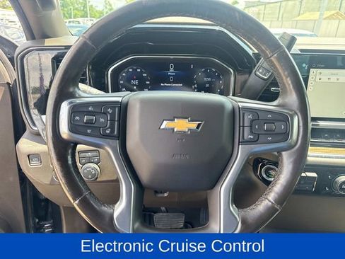 Used 2022 Chevrolet Silverado 1500 LT AWD/4WD image 29