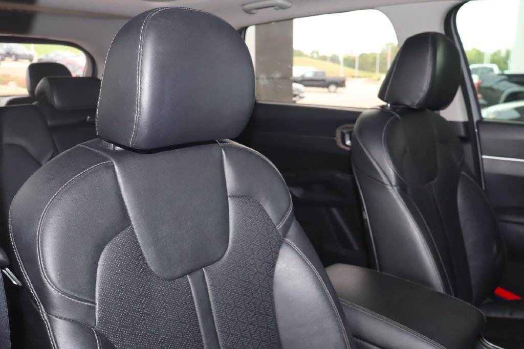 Used 2022 Kia Sorento S w/ Panoramic Sunroof Package AWD/4WD image 48