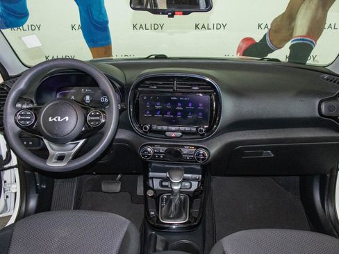 Used 2024 Kia Soul S image 3