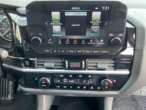 Used 2025 Nissan Pathfinder SL AWD/4WD image 11