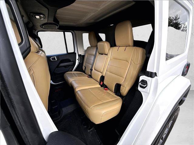 Used 2018 Jeep Wrangler Unlimited Sahara AWD/4WD image 27