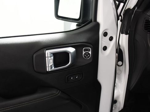 Used 2021 Jeep Wrangler Unlimited Sahara w/ Cold Weather Group AWD/4WD image 15