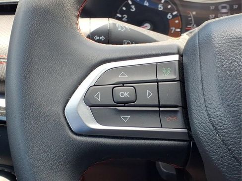 Used 2025 Jeep Compass Trailhawk AWD/4WD image 23