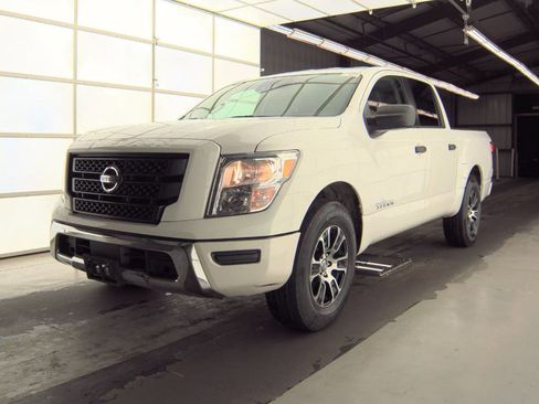 Used 2022 Nissan Titan SV image 1