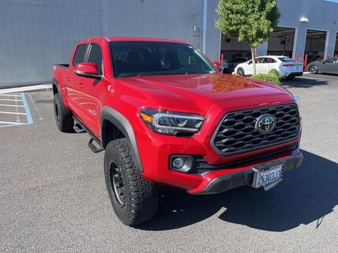 Used 2021 Toyota Tacoma TRD Off-Road w/ TRD Premium Off Road Package AWD/4WD image 3