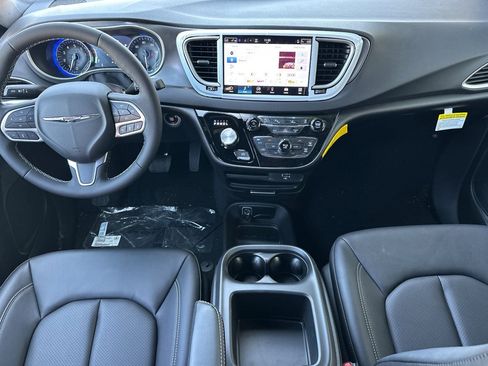 New 2026 Chrysler Voyager LX FWD image 10
