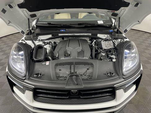 Used 2025 Porsche Macan image 22