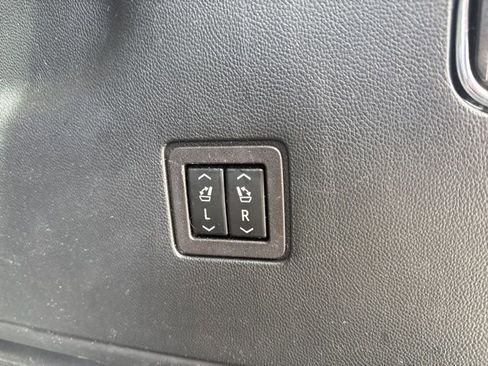 Used 2021 Chevrolet Traverse High Country image 12