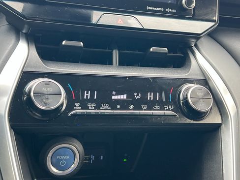 Used 2022 Toyota Venza LE image 21