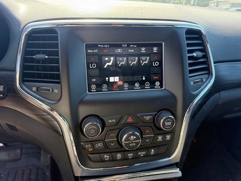 Used 2021 Jeep Grand Cherokee Laredo RWD image 10