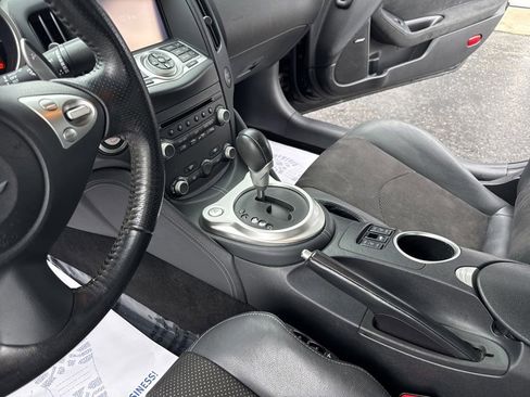 Used 2018 Nissan 370Z Touring RWD image 27