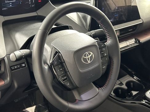 Used 2025 Toyota Prius Plug-In Hybrid image 13